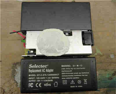 詳細記錄：拆解一款12V直流穩壓電源適配器的全程