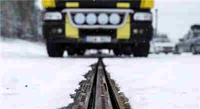 瑞典修建可邊開(kāi)車(chē)邊充電公路使用的是什么充電機(jī)技術(shù)呢